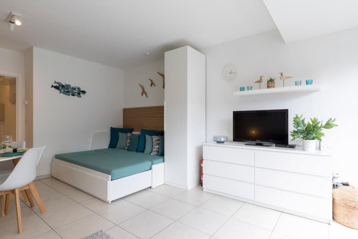 'Blue Sea' - Studio In Ostend With Private Parking Apartman Kültér fotó