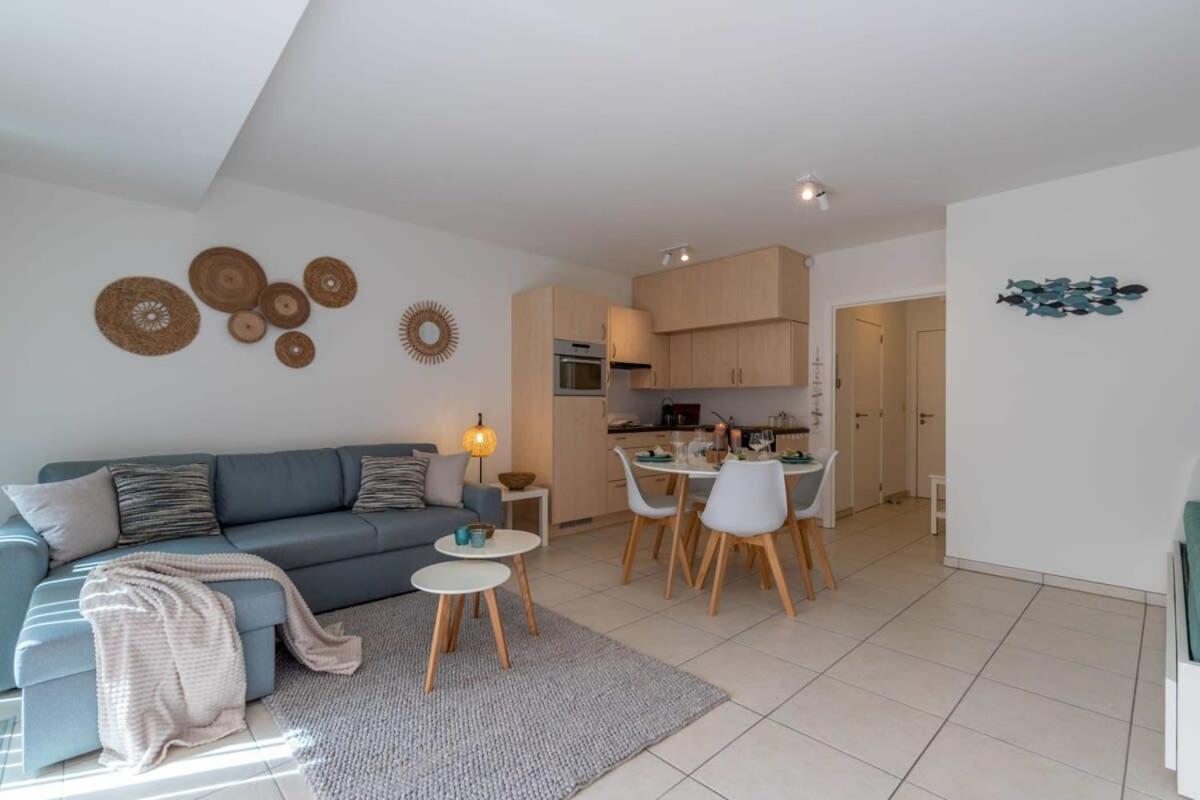 'Blue Sea' - Studio In Ostend With Private Parking Apartman Kültér fotó