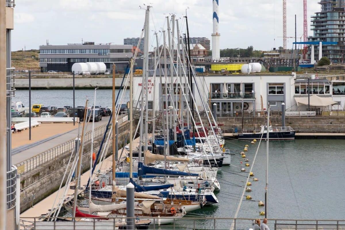 'Blue Sea' - Studio In Ostend With Private Parking Apartman Kültér fotó